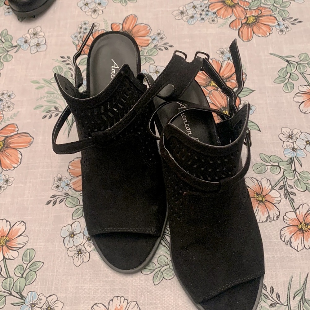 size 6 black american eagle heels